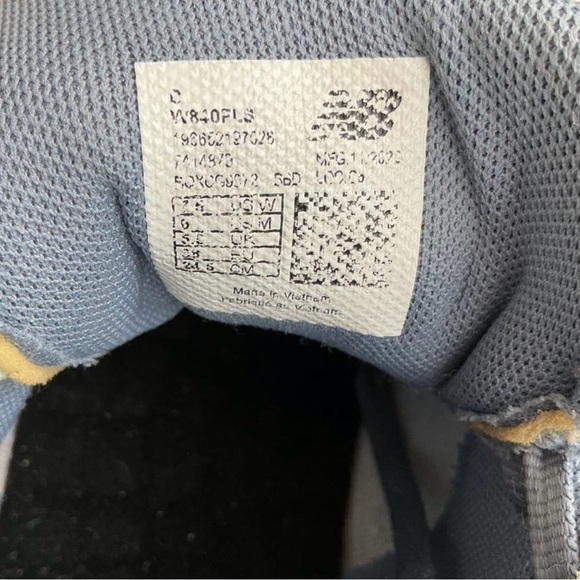 New Balance Blue and Pink Women's Sneakers - Picture 10 of 11